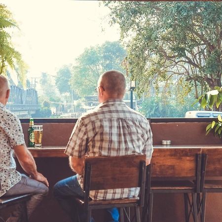 Riverside House Hotel Chiang Mai Bagian luar foto