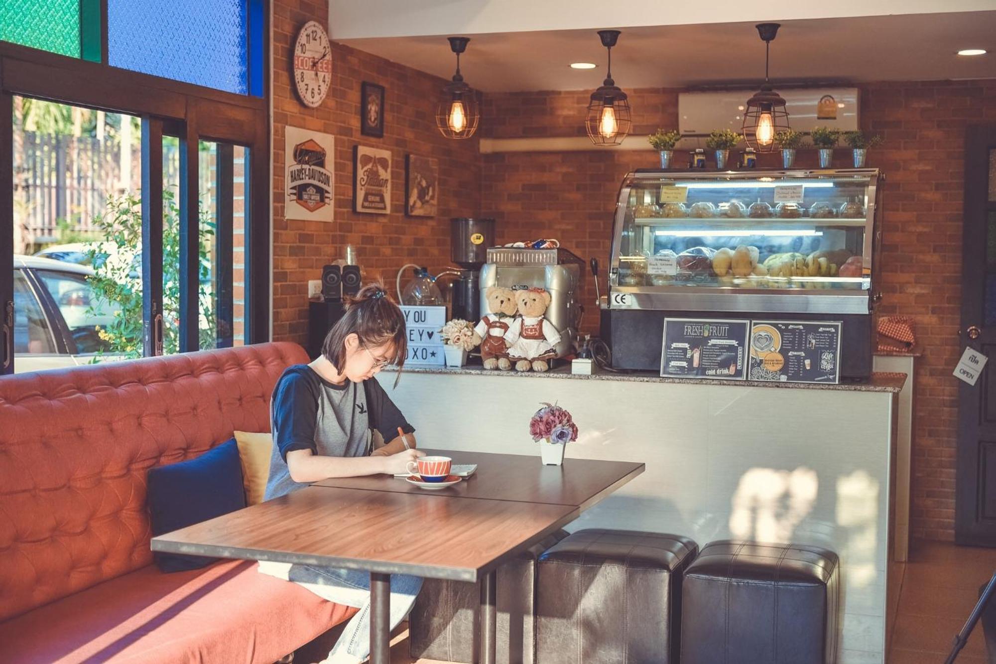Riverside House Hotel Chiang Mai Bagian luar foto