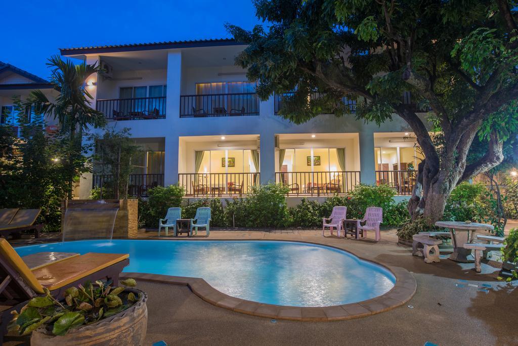 Riverside House Hotel Chiang Mai Bagian luar foto
