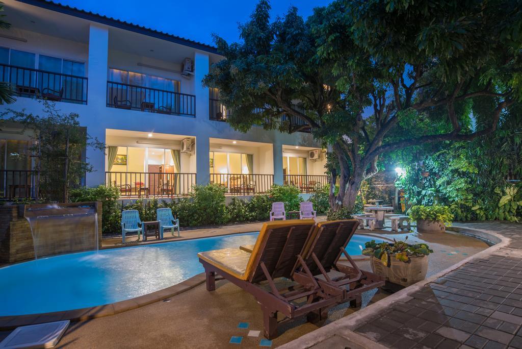 Riverside House Hotel Chiang Mai Bagian luar foto