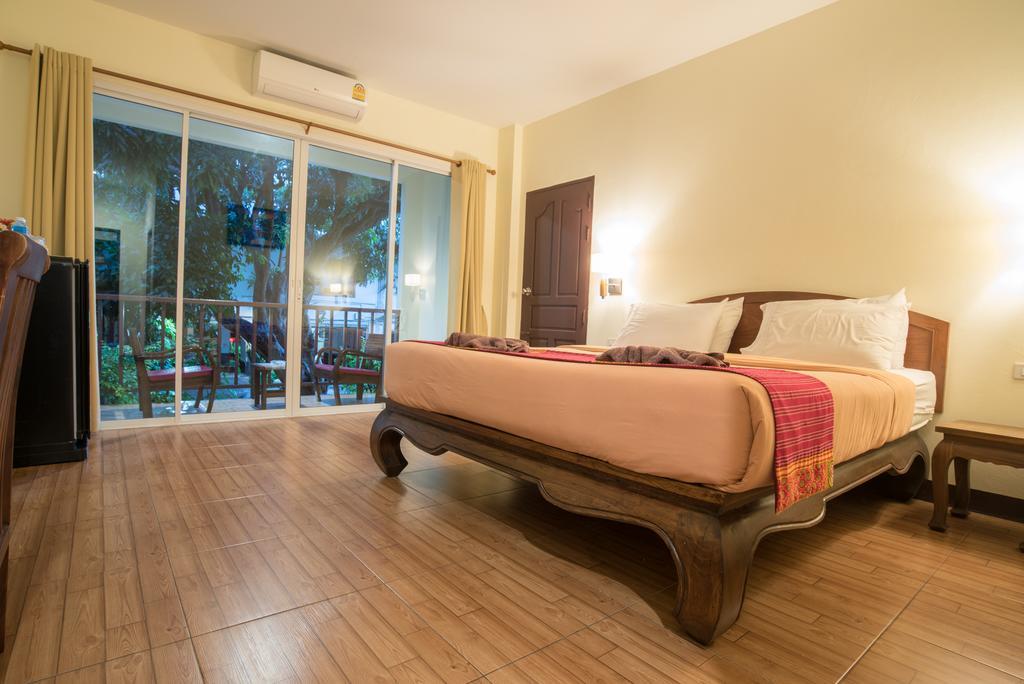 Riverside House Hotel Chiang Mai Bagian luar foto