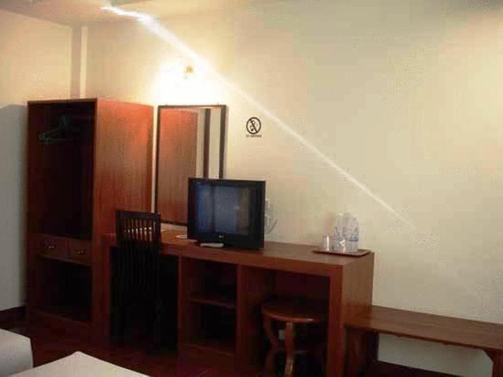 Riverside House Hotel Chiang Mai Bagian luar foto