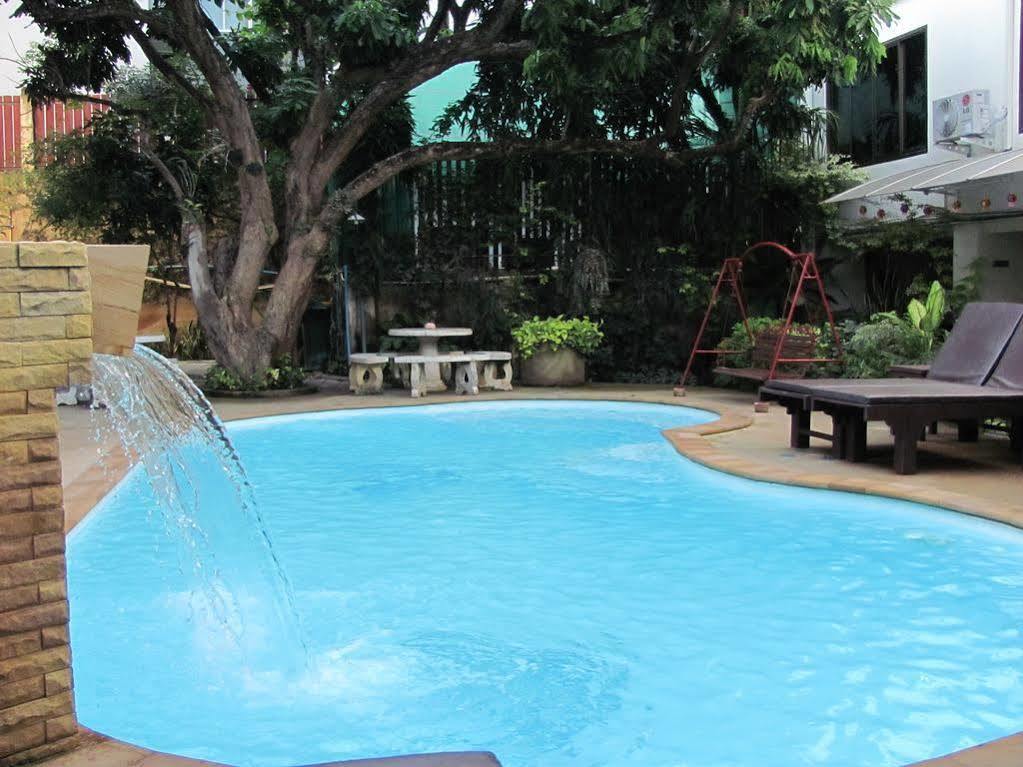 Riverside House Hotel Chiang Mai Bagian luar foto